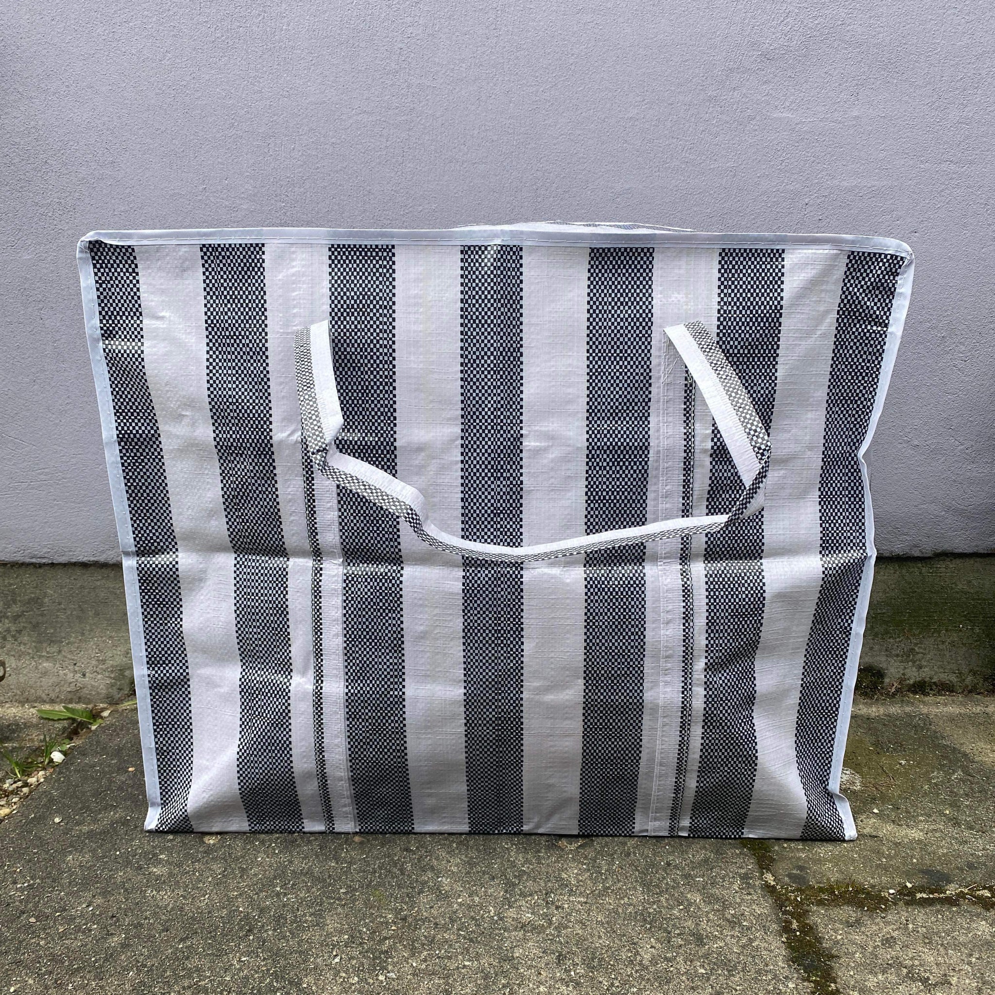 BLACK/WHITE 105
BLACK/WHITE 105