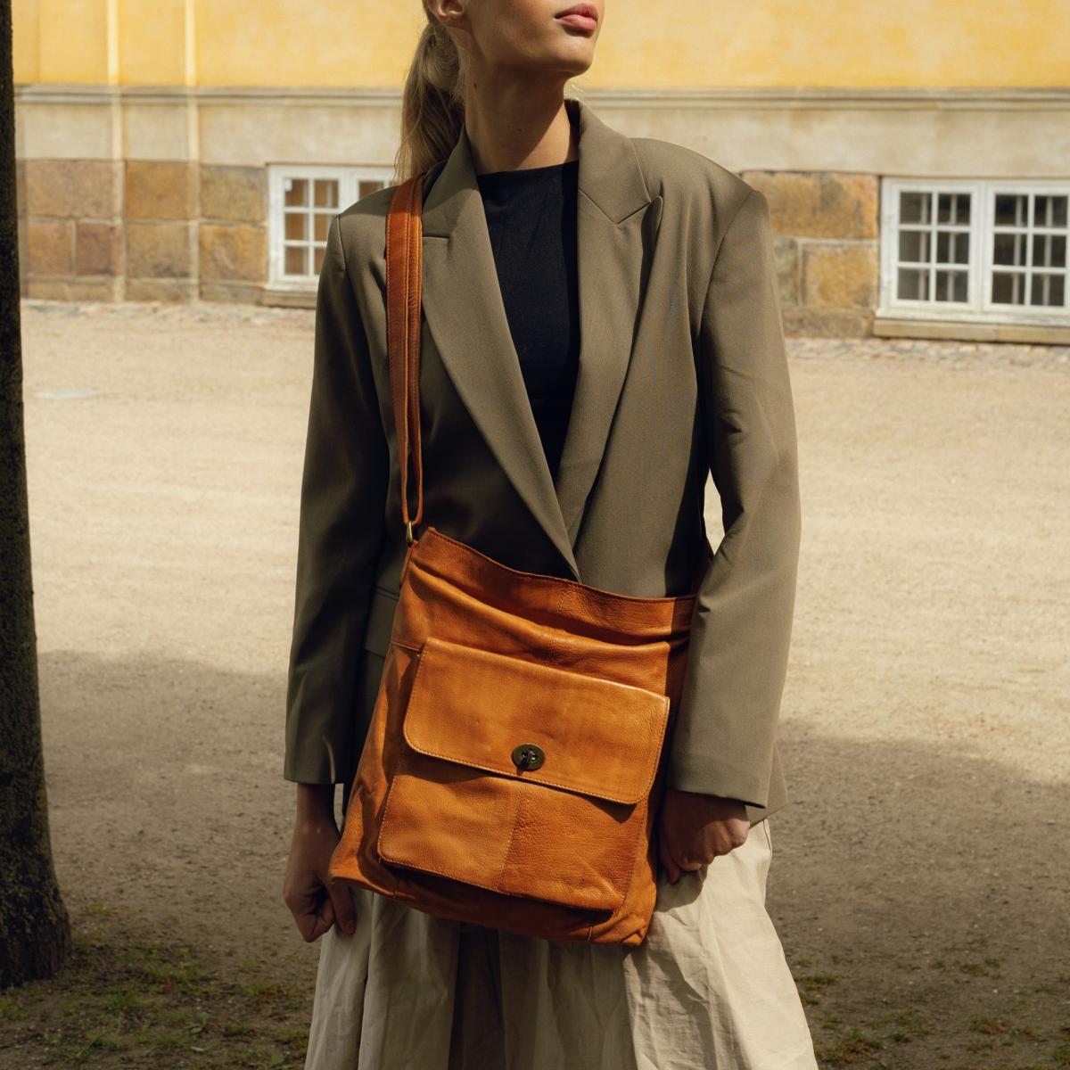 1656 Urban Crossbody