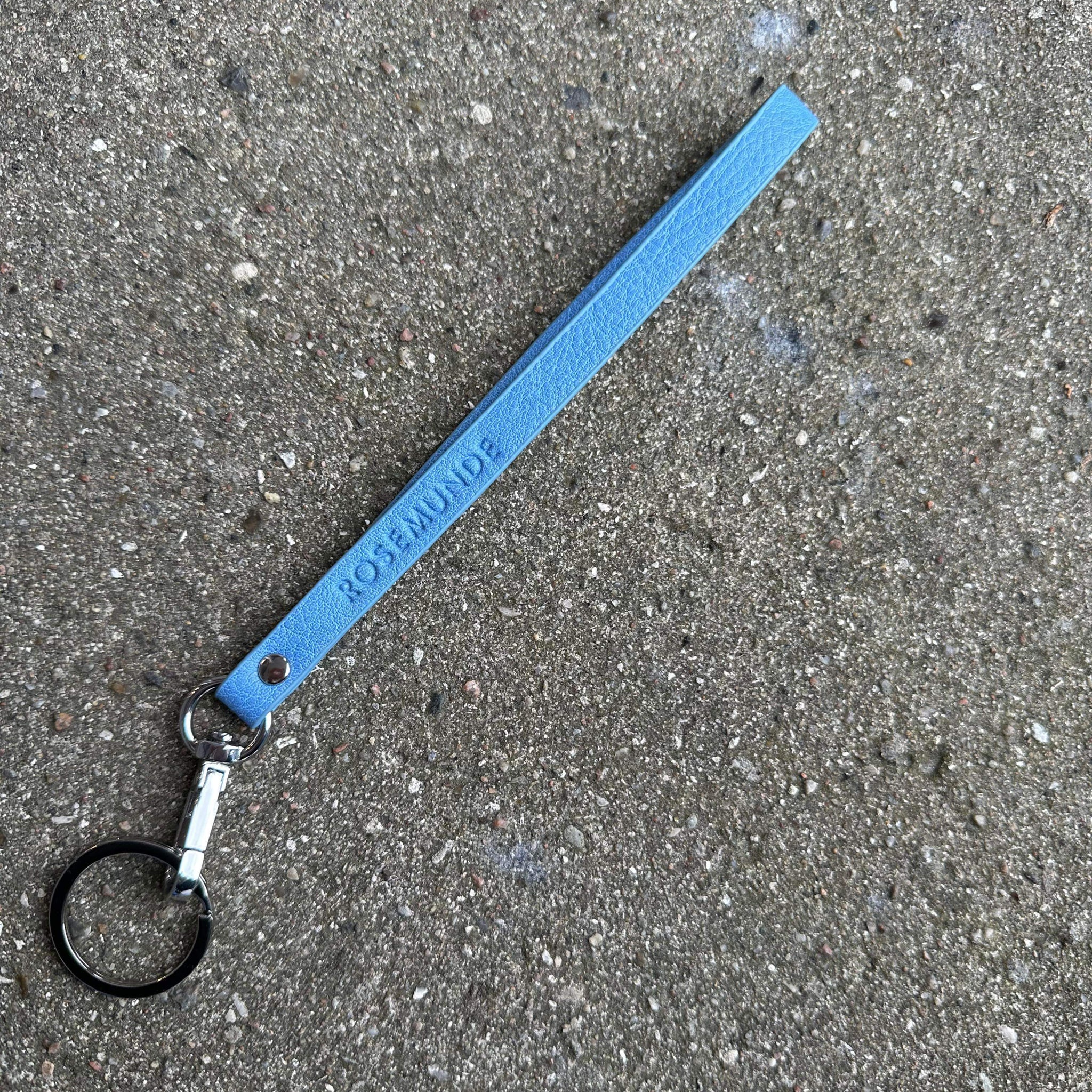 BEACH BLUE SILVER
BEACH BLUE SILVER