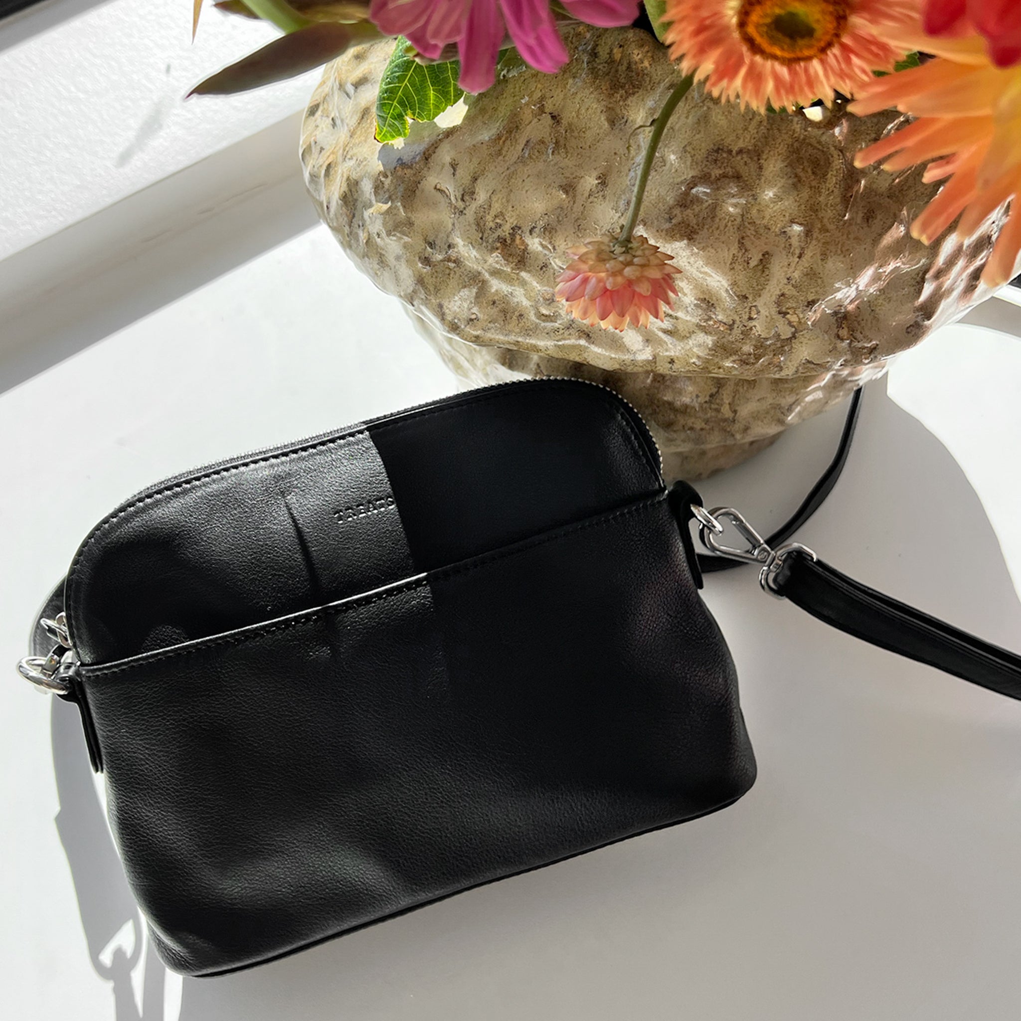 BLACK W/SILVER 101
BLACK W/SILVER 101