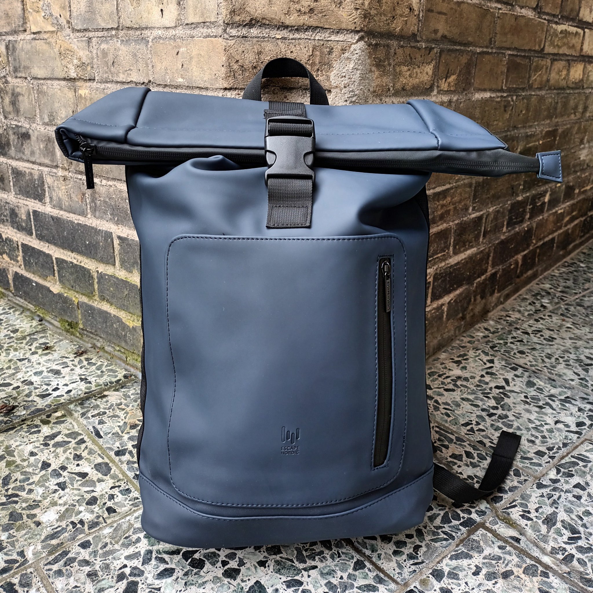 ESCAPE ROLLTOP DULL RUBBER RYGSÆK