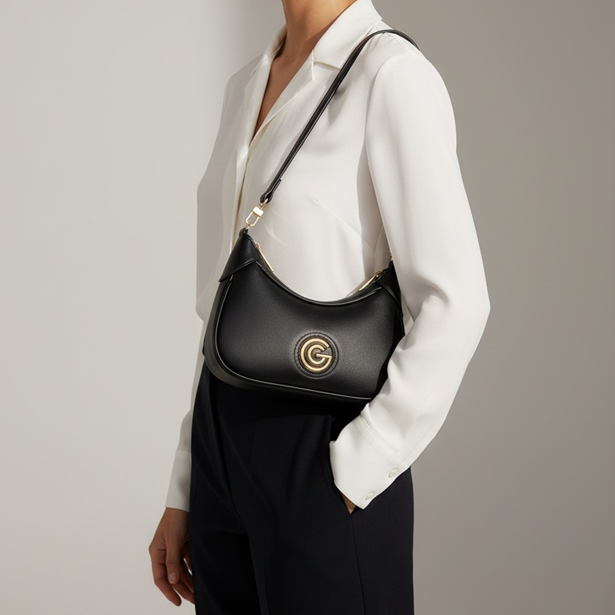 Carla Medium Skuldertaske