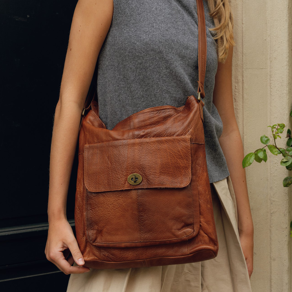 1656 Urban Crossbody