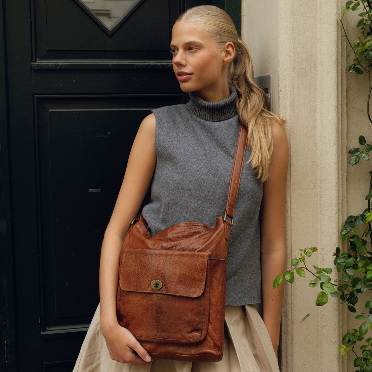 1656 Urban Crossbody